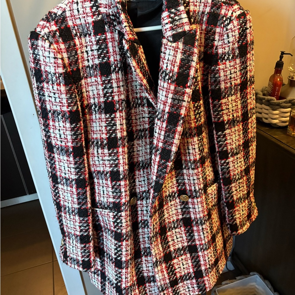 SOLD‼️Zara Red and Black Textured Blazer